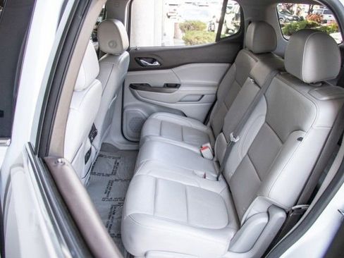 Used 2023 GMC Acadia SLT image 22