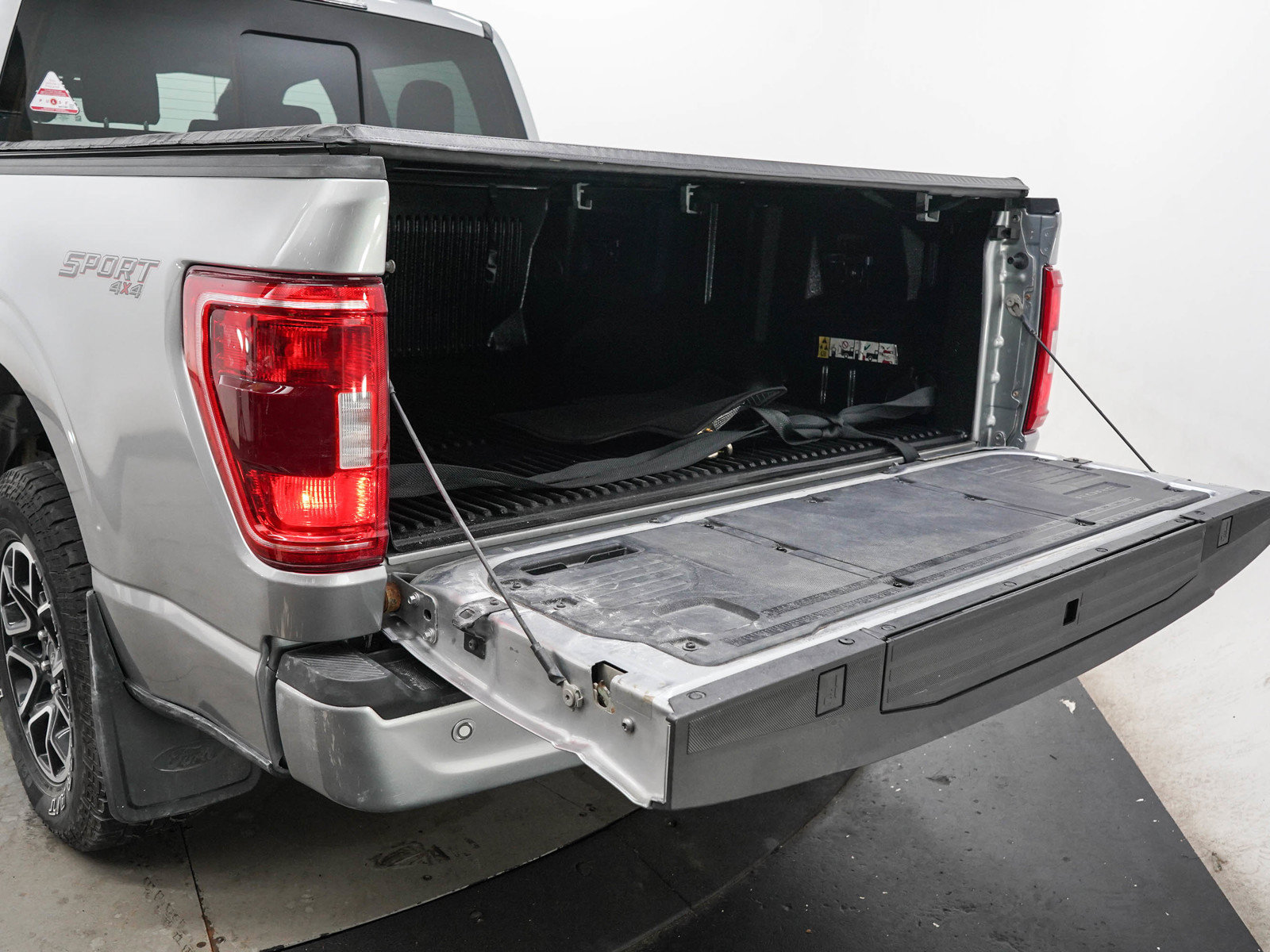 Used 2022 Ford F150 XLT w/ Equipment Group 302A High AWD/4WD image 9