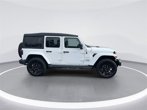 Used 2022 Jeep Wrangler Unlimited Sahara w/ Cold Weather Group image 8