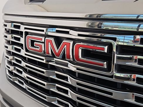Certified 2025 GMC Sierra 1500 Denali RWD image 37