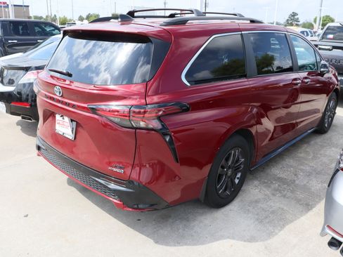 Used 2024 Toyota Sienna XSE image 10