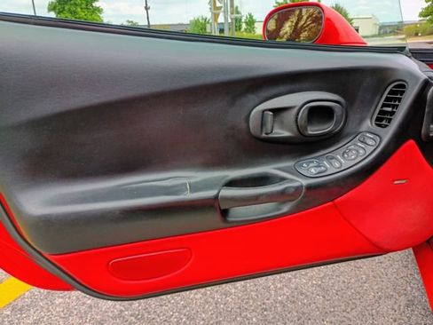 Used 2001 Chevrolet Corvette Z06 w/ Memory Pkg RWD image 27