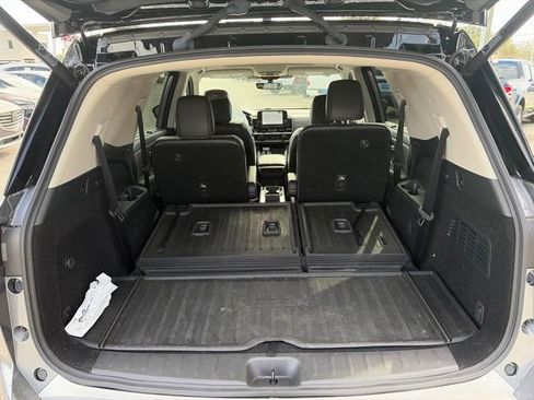 Used 2024 Nissan Pathfinder Platinum AWD/4WD image 19