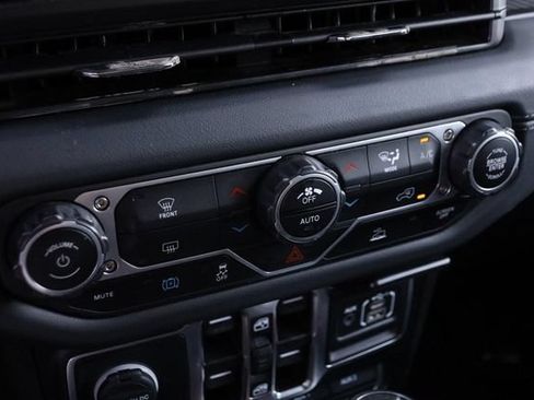 Used 2024 Jeep Wrangler Unlimited Rubicon 4xe AWD/4WD image 18