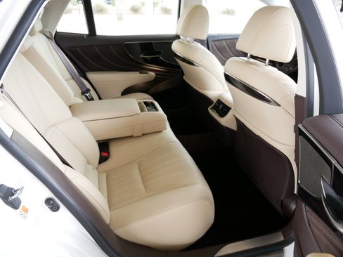 Used 2019 Lexus LS 500 AWD w/ Interior Upgrade Package image 16