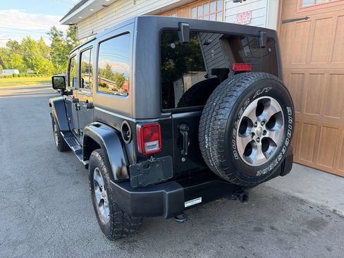 Used 2017 Jeep Wrangler Unlimited Sahara AWD/4WD image 5