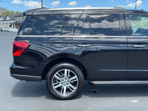 Used 2024 Ford Expedition Limited AWD/4WD image 12