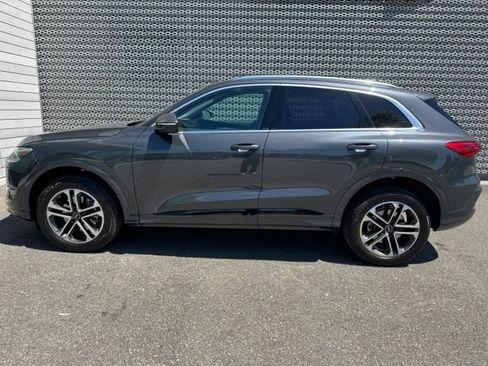 Certified 2025 Audi Q5 Premium AWD/4WD image 2