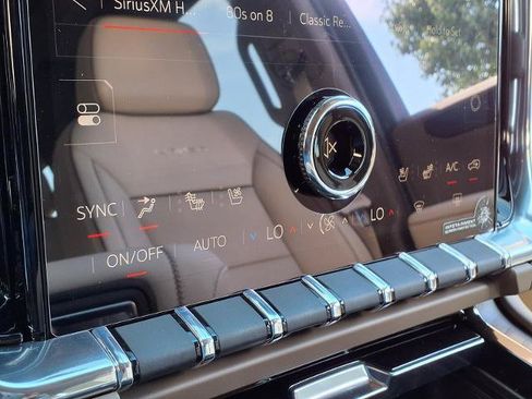 New 2026 GMC Yukon Denali w/ Denali Reserve Package AWD/4WD image 8
