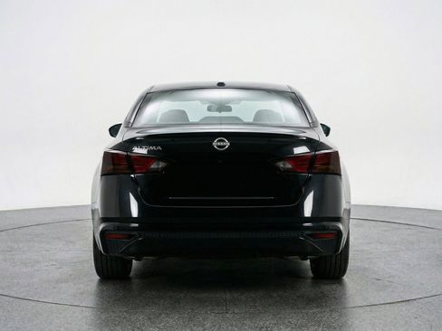Used 2025 Nissan Altima 2.5 SV FWD image 7