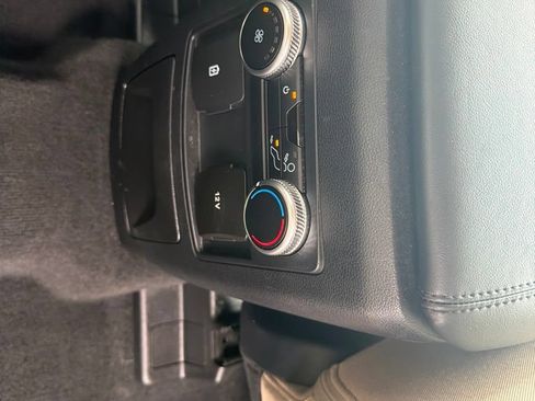 Used 2022 Ford Explorer XLT AWD/4WD image 24