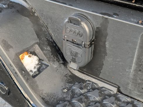 Used 2024 Chevrolet Colorado ZR2 w/ ZR2 Convenience Package III image 43