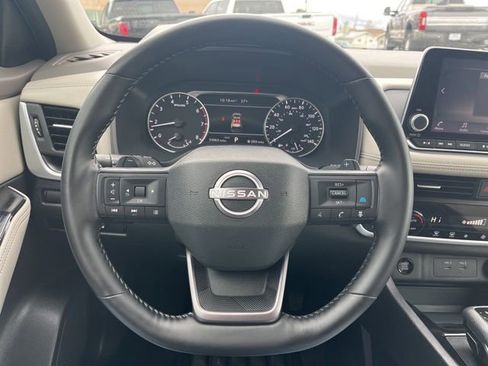 Used 2025 Nissan Rogue SV image 39