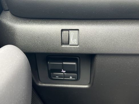 Used 2023 Chevrolet Colorado Z71 w/ Z71 Convenience Package 2 image 17