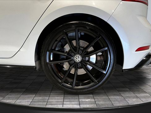 Used 2019 Volkswagen Golf R 4-Door AWD/4WD image 33
