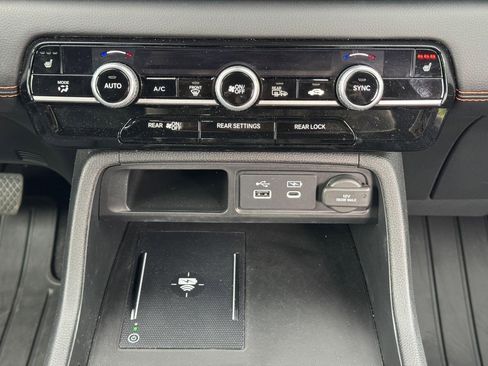 Certified 2025 Honda Pilot TrailSport image 16