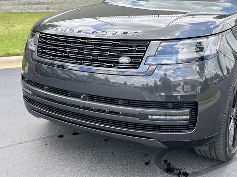 Certified 2025 Land Rover Range Rover SE AWD/4WD image 11