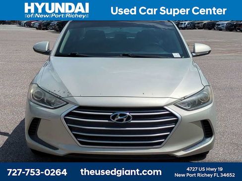 Used 2017 Hyundai Elantra SE FWD image 8
