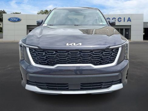 Used 2025 Kia Sorento LX FWD image 2