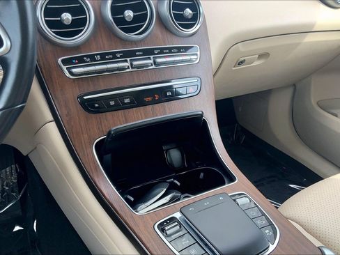 Used 2022 Mercedes-Benz GLC 300 4MATIC w/ Premium Package Lite image 39