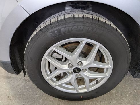 Used 2024 Ford Edge SEL image 9