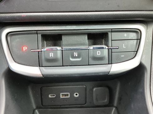 Used 2024 GMC Terrain SLE w/ Elevation Edition image 24