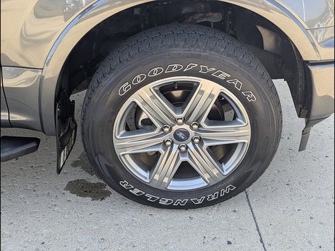 Used 2019 Ford F150 XLT w/ Equipment Group 302A Luxury AWD/4WD image 17
