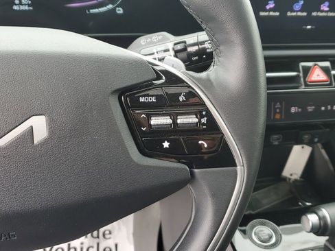 Used 2023 Kia Niro SX Touring image 16