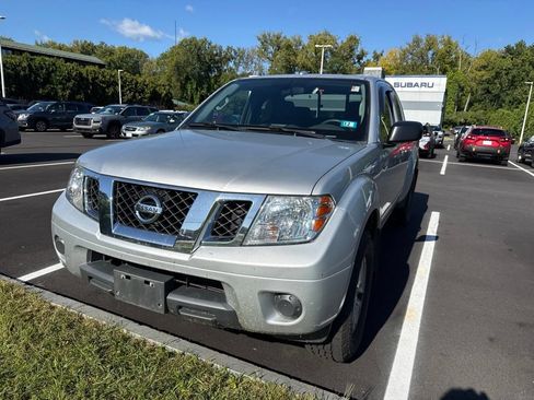 Used 2016 Nissan Frontier SV AWD/4WD image 3