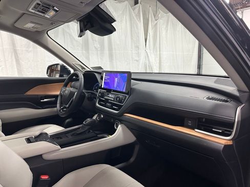 Used 2025 Toyota Grand Highlander AWD image 64