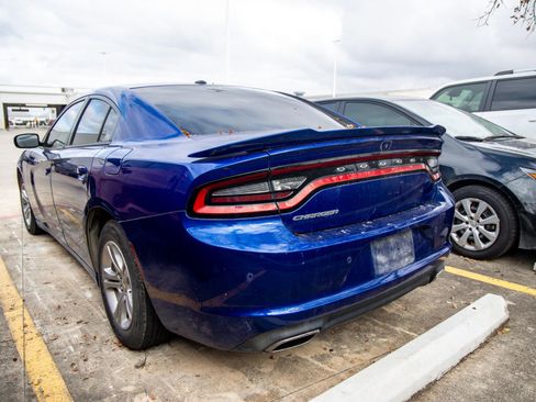 Used 2019 Dodge Charger SXT image 10