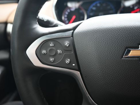 Used 2023 Chevrolet Traverse Premier FWD image 18