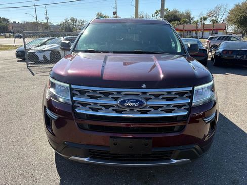 Used 2018 Ford Explorer XLT image 2