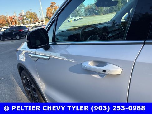 Used 2025 Kia Sorento EX w/ Panoramic Sunroof Package image 9