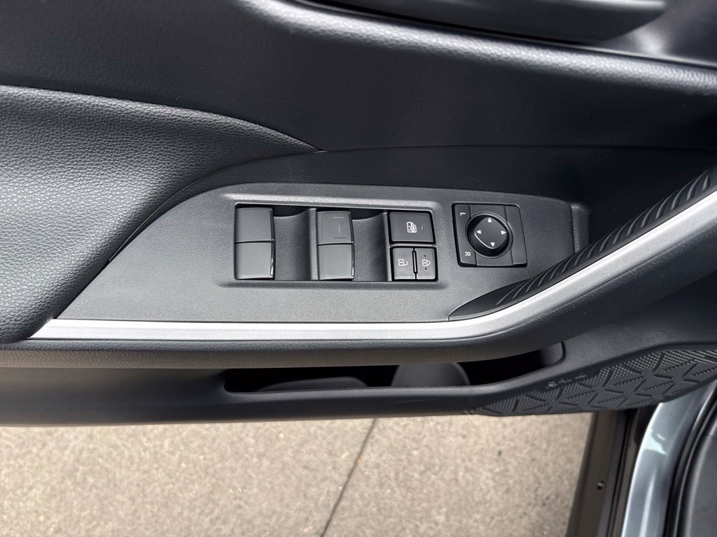 Used 2025 Toyota RAV4 LE AWD/4WD image 14