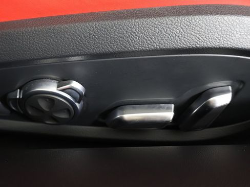 Used 2018 Audi R8 V10 w/ Carbon Exterior Package image 31