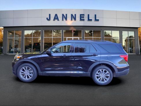 Used 2022 Ford Explorer XLT w/ Equipment Group 202A image 8