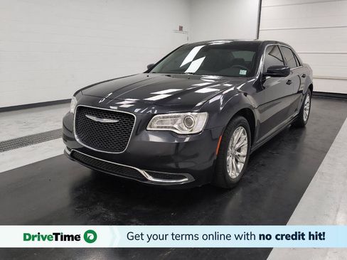 Used 2018 Chrysler 300 Touring L RWD image 1