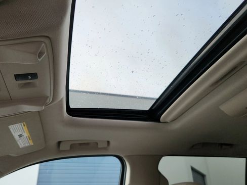 Used 2015 Cadillac Escalade Premium image 16