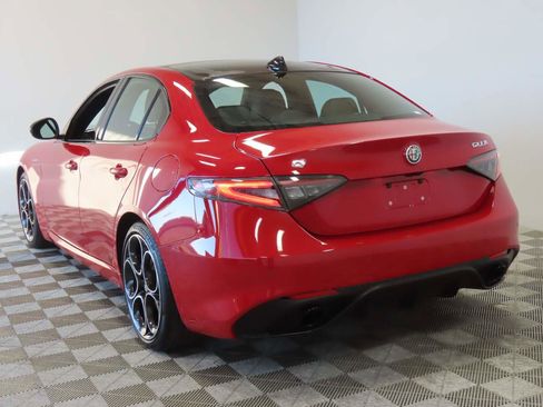 Used 2024 Alfa Romeo Giulia Veloce image 3