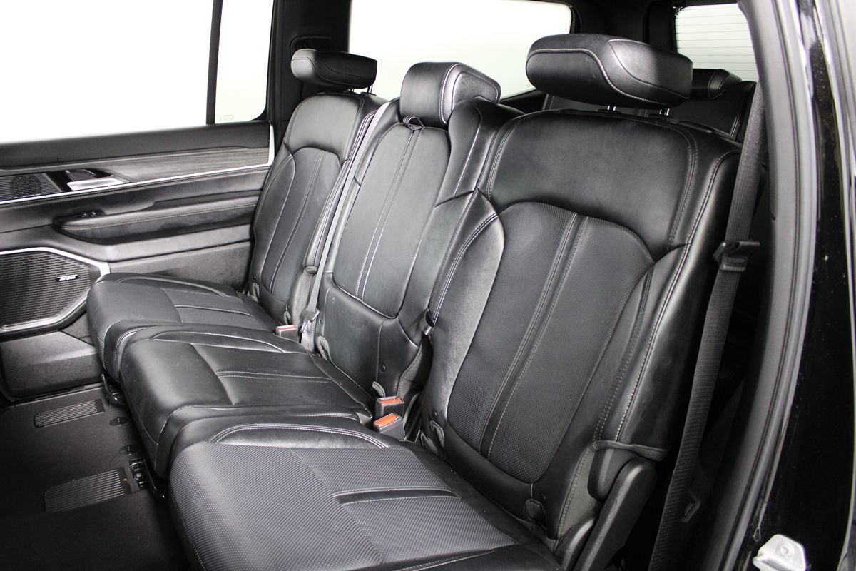Used 2024 Jeep Wagoneer Series II w/ Flexible Seating Group RWD image 27