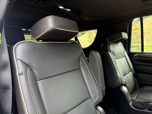 Used 2022 GMC Yukon XL SLT w/ SLT Premium Package AWD/4WD image 26