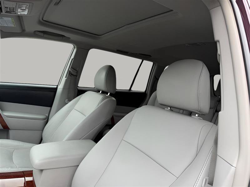Used 2011 Toyota Highlander Limited w/ Tow Pkg FWD image 23