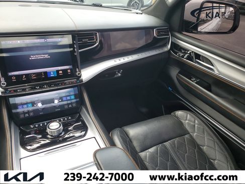 Used 2022 Jeep Grand Wagoneer Series III w/ HD Trailer Tow Package AWD/4WD image 16