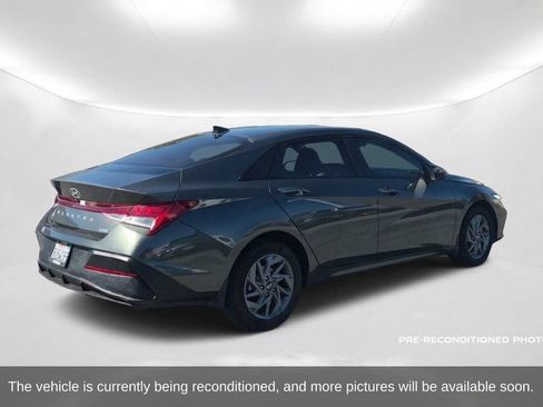 Used 2025 Hyundai Elantra Hybrid FWD image 6