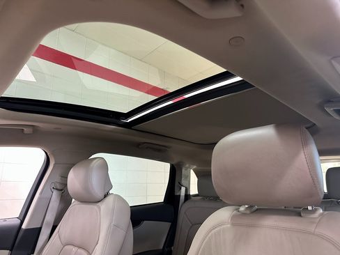 Used 2019 Lincoln Nautilus Reserve image 11