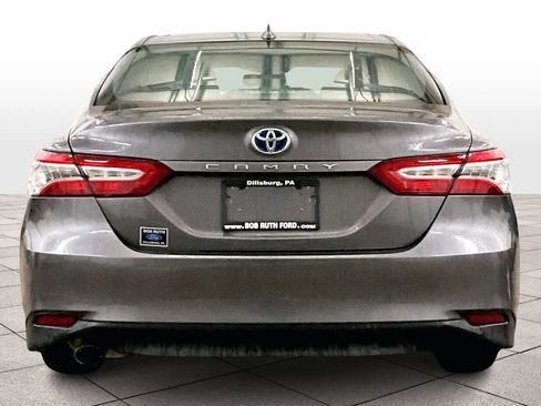 Used 2020 Toyota Camry XLE w/ Sunroof Package image 5