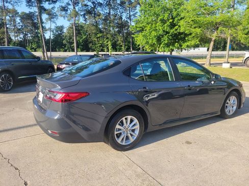 Used 2025 Toyota Camry LE image 7