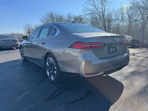 New 2026 BMW 530i w/ Premium Package image 3