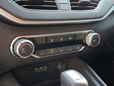 Used 2022 Nissan Altima 2.5 SV image 15